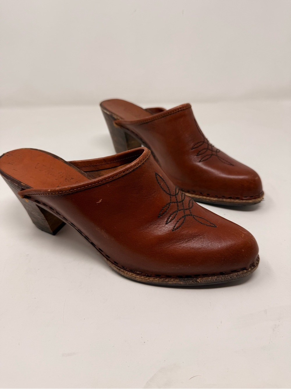 Vintage 70s Leather Clogs Mules Western Cottagecore Prairie Size 9.6 Hippie
